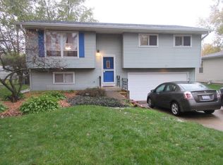 1411 Jefferson St, Lake In The Hills, IL 60156