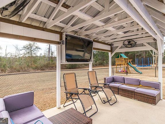 5th image of 1920 Harvey Rd