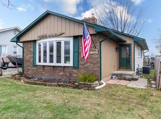 13419 Ivy St, Gibraltar, MI 48173