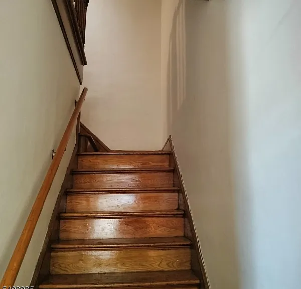 41 Watson Ave — Photo 2