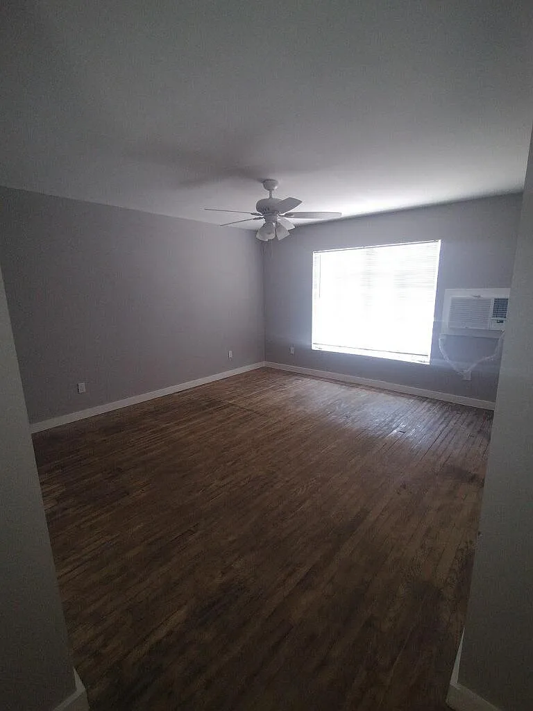 1515 Contour Dr — Photo 3