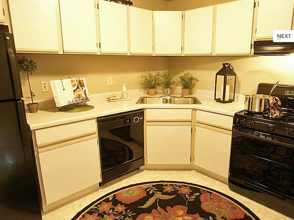 2nd image of W172N11313 Division Rd APT C