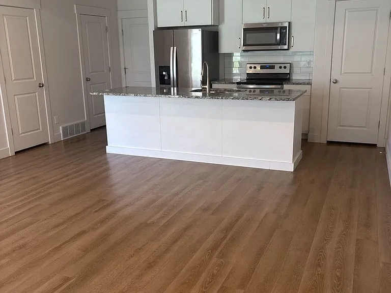 427 S 1540 E — Photo 3