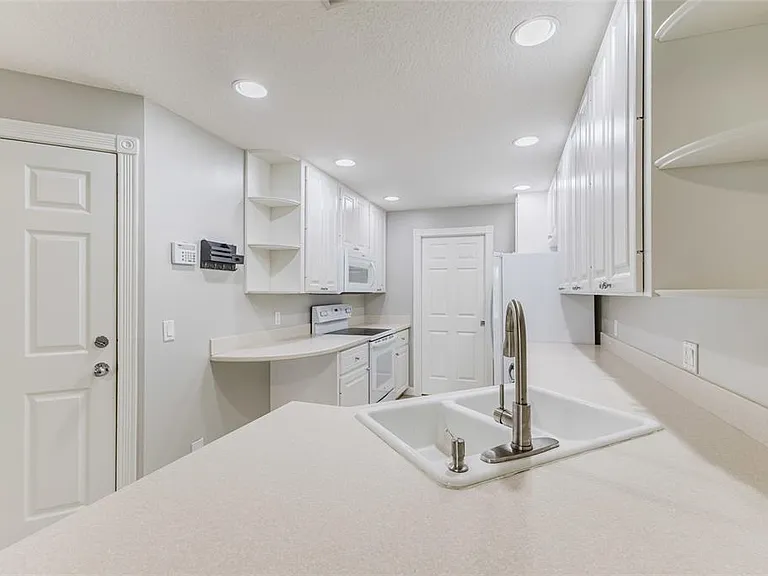 1648 Napoli Dr W — Photo 9