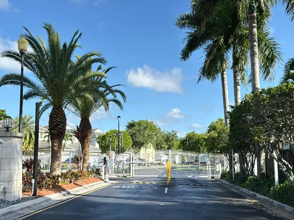 389ne32nd Ter, Homestead, FL 33033