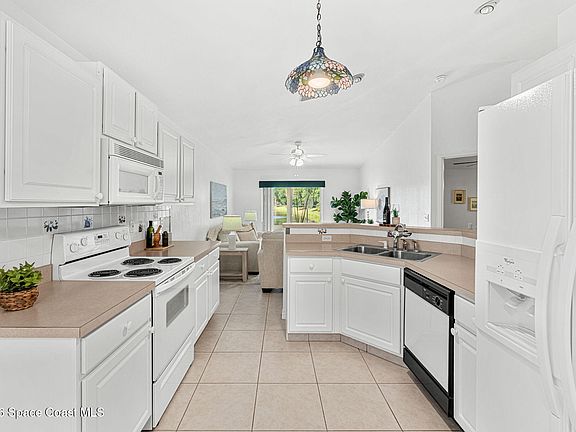 3rd image of 1755 Vista Lake Cir