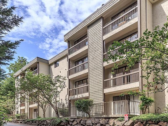3rd image of 3025 NE 137th St APT 410