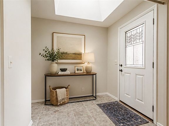 5th image of 52 Marble Dr