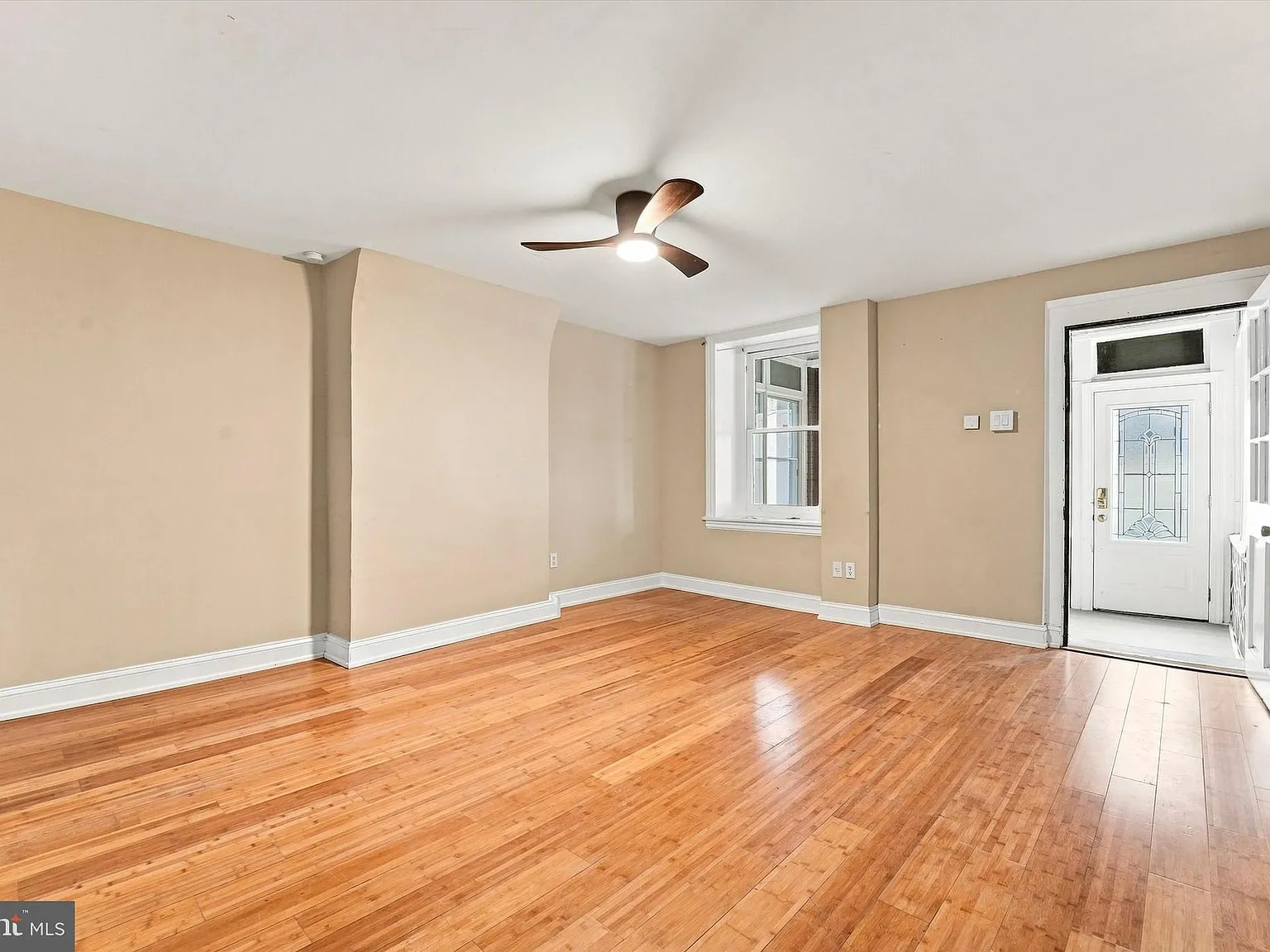 4 bed, 2.0 bath, 2030 sqft, $2,400 — Photo 4