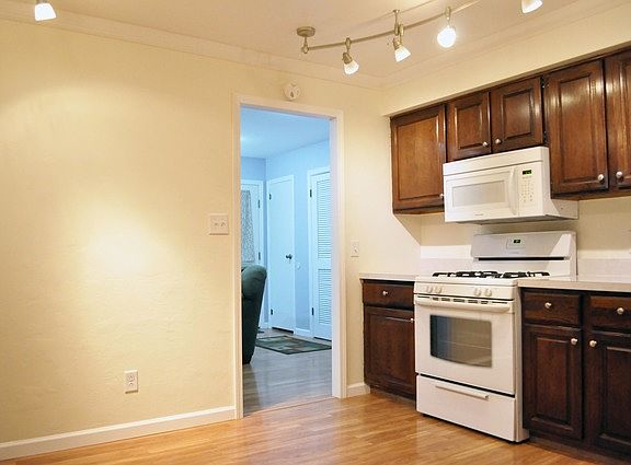 4th image of 410 S Oneill St