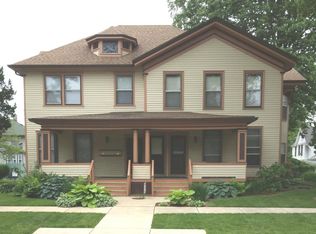 609 E Grove St #1, Bloomington, IL 61701