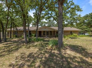 225 Timber Ridge Cir, Burleson, TX 76028