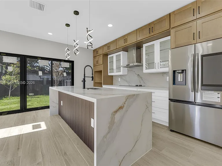 1818 NW 49th St — Photo 5