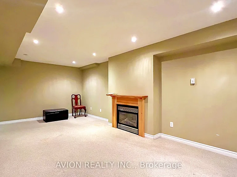 83 Lincoln Green Dr — Photo 20