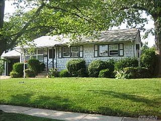 1st image of 834 Gehrig Ave