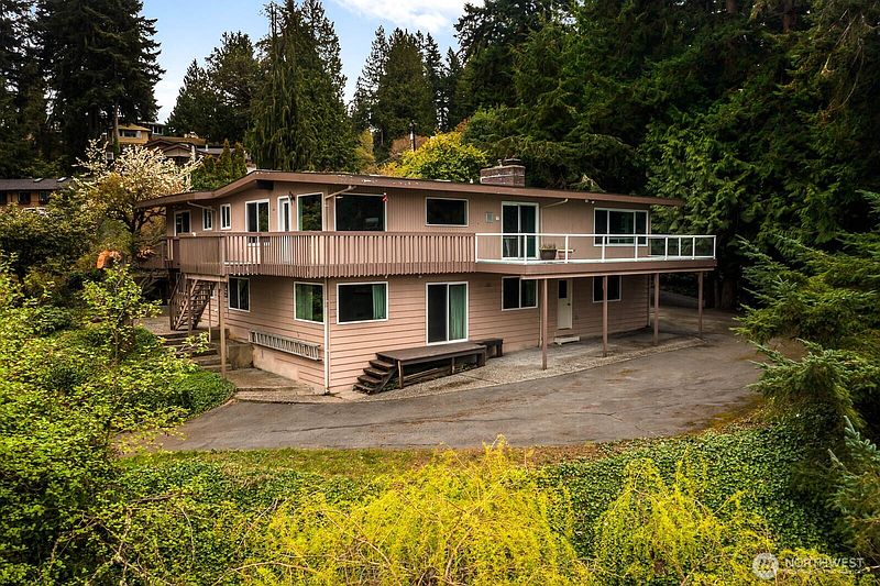 2nd image of 7413 Soundview Drive