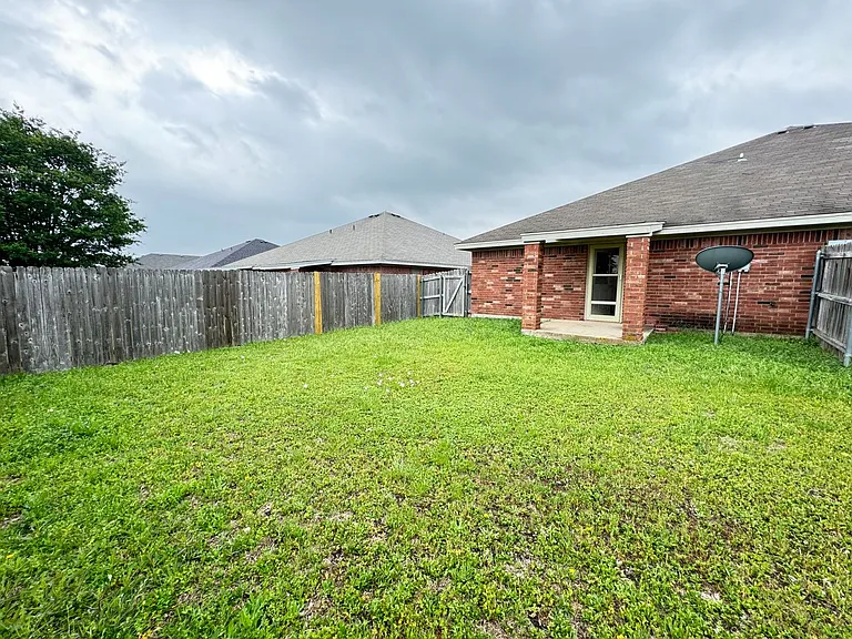 5005 John David Dr — Photo 40