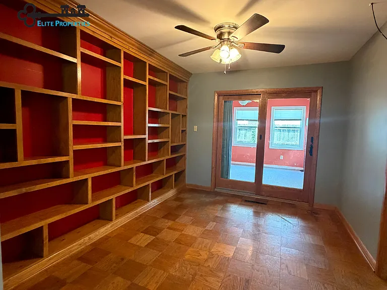 310 W Wishart St — Photo 4