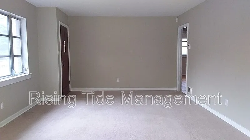 3 bed, 1.0 bath, 1288 sqft, $1,100 — Photo 3