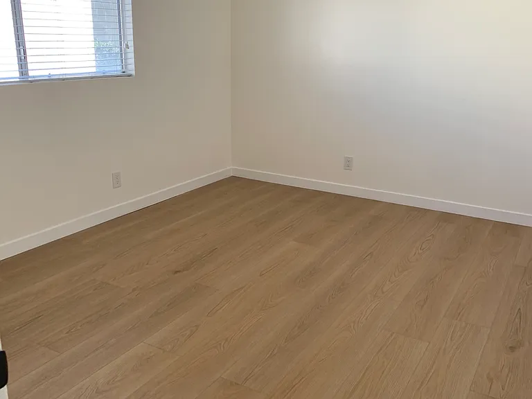 1909 Carnegie Ln — Photo 13