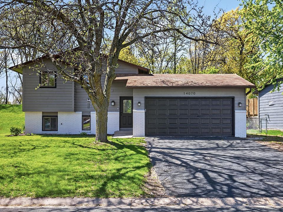 1st image of 14070 Candlewood Ln NE