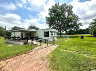 516 Walnut Hill Rd, Centralia, IL 62801