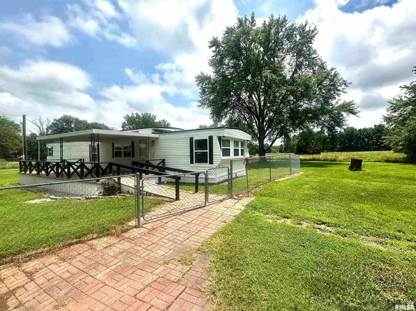 516 Walnut Hill Rd, Centralia, IL 62801