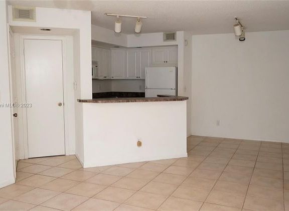 4th image of 437 Vista Isles Dr APT 2213