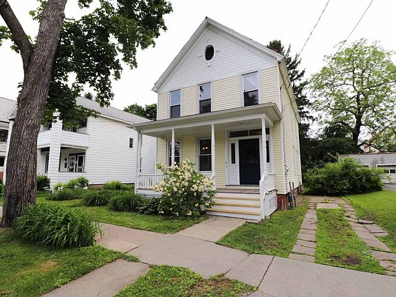 3rd image of 11 Blakley Ct
