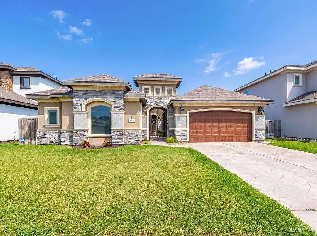 4 bed, 3.5 bath, 2010 sqft, $2,400 — Photo 1