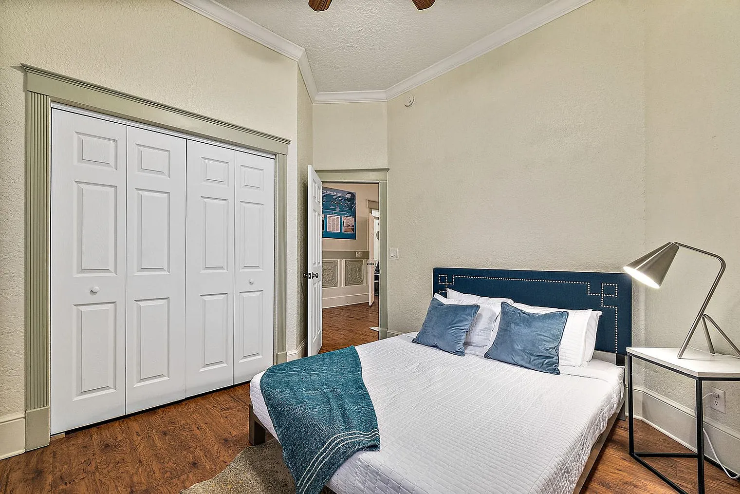 3 bed, 2.0 bath, 2292 sqft, $2,980 — Photo 3