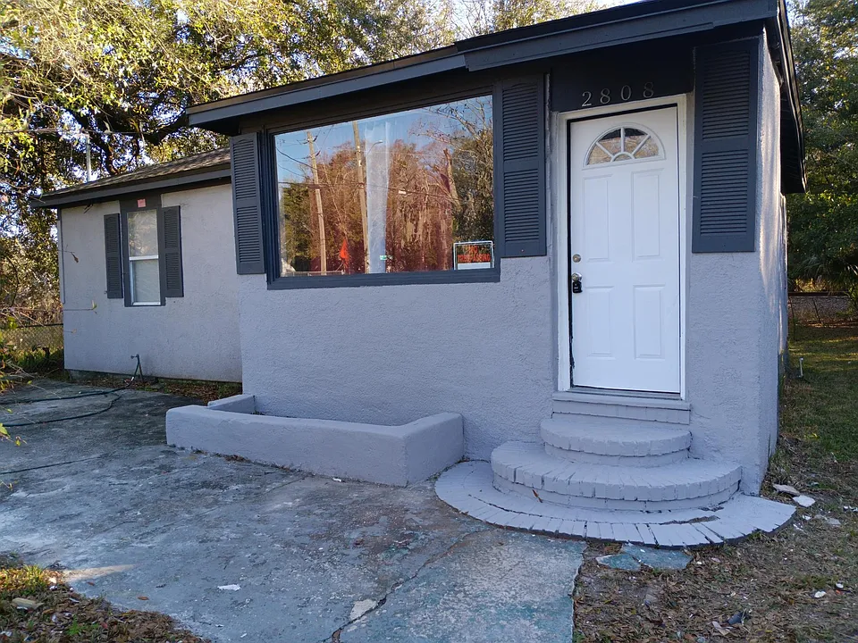 2808 Woodland St S