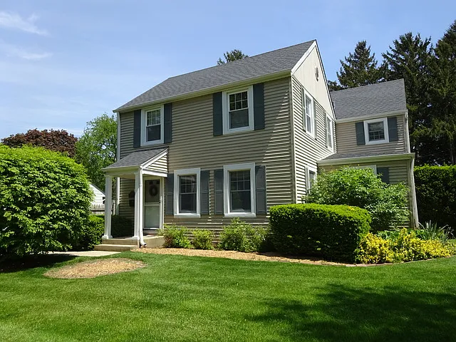 1402 Elm St photo 1
