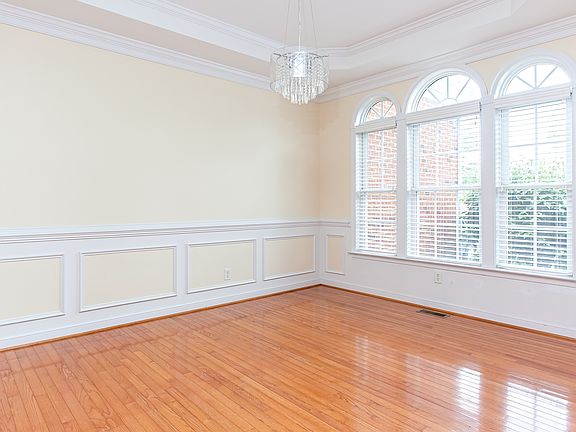 4th image of 11601 Hearthstone Dr