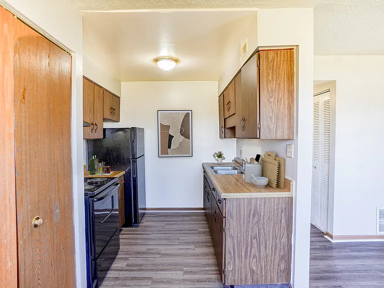 Waterford Apartments — Photo 7