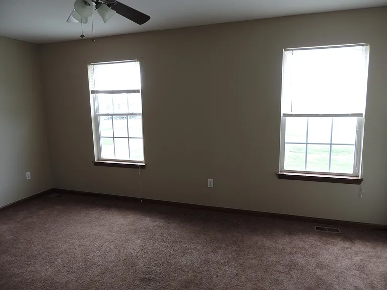 1009 Higgins St — Photo 8