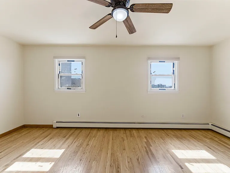 370 Henry St — Photo 12