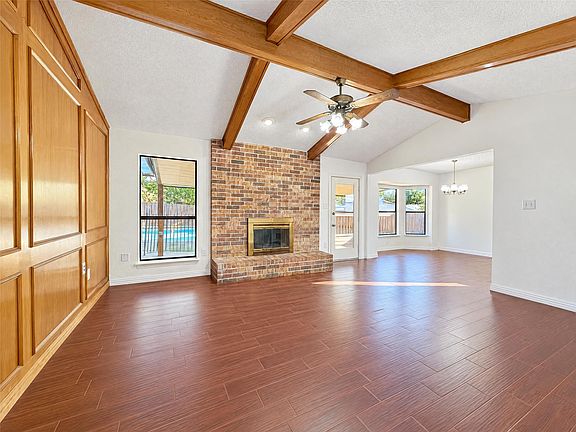 3rd image of 935 Thistle Ridge Ln