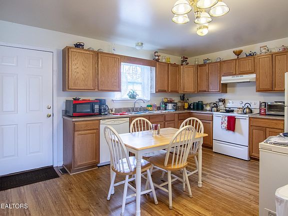 4th image of 501 Iris Cir