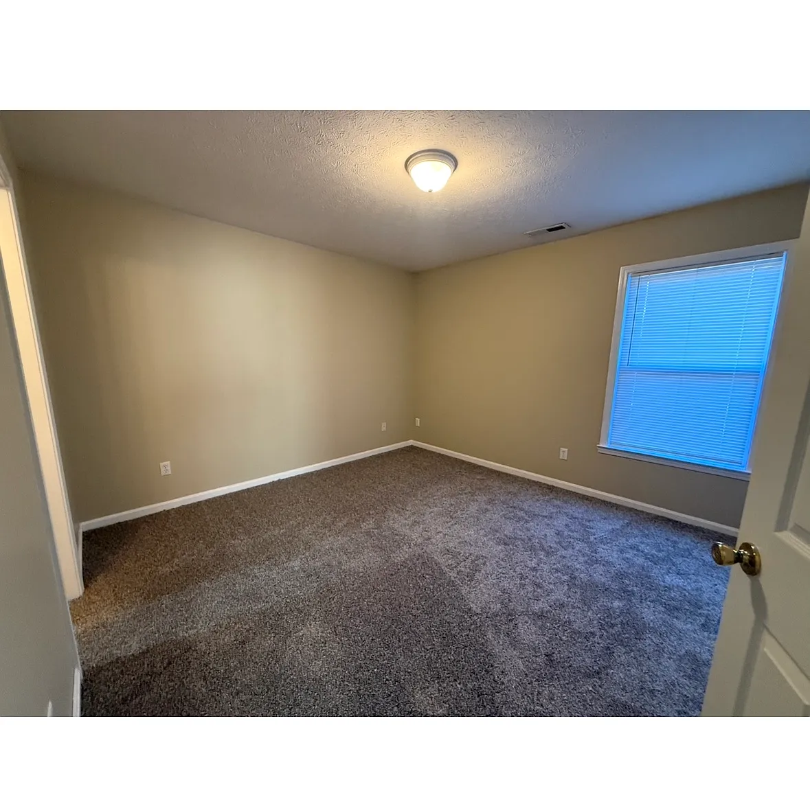 2 bed, 1100 sqft, $1,200 — Photo 3