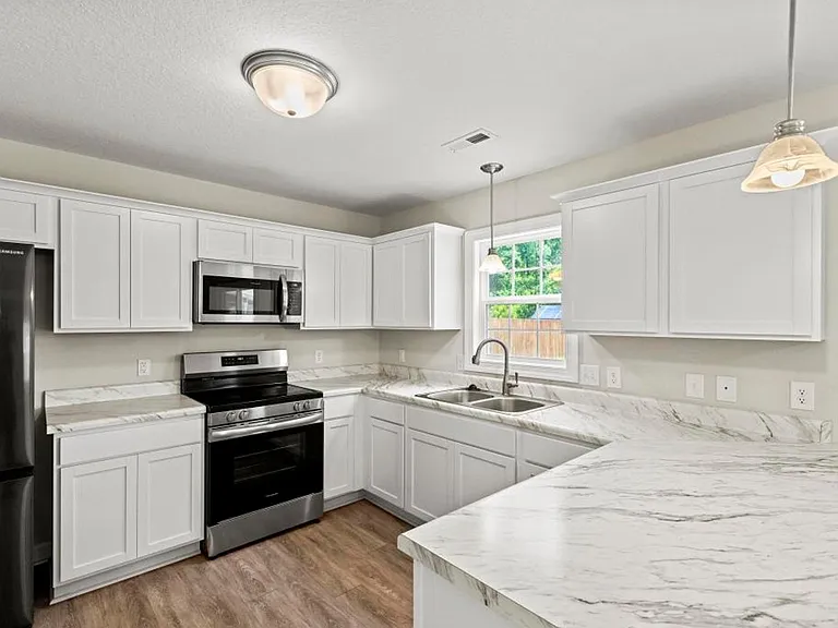 1109 Carteret Manor Dr — Photo 8