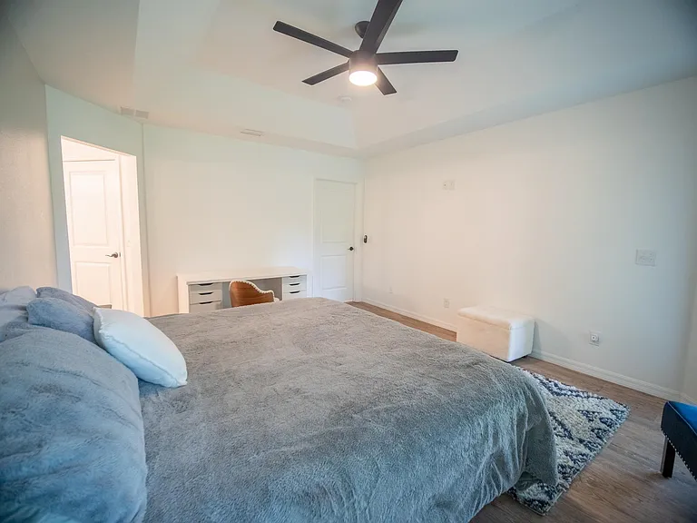 315 SE Lindale Gln — Photo 36