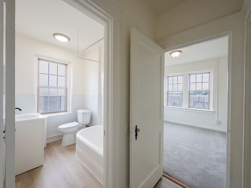 1st image of 260 N Wycombe Ave APT 2