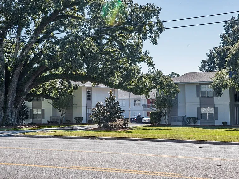 Twin Oaks Apartments — Photo 23