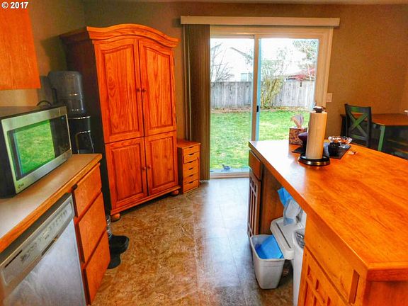 4th image of 13506 NE 79th Cir