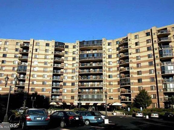 4th image of 8370 Greensboro Dr APT 901