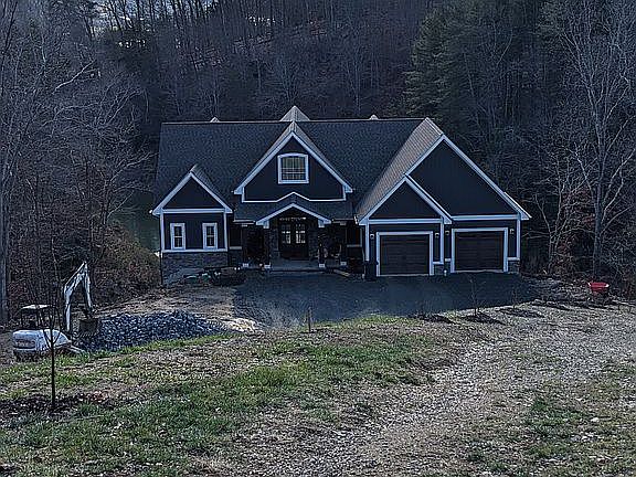 3rd image of 116 Pointe Dr