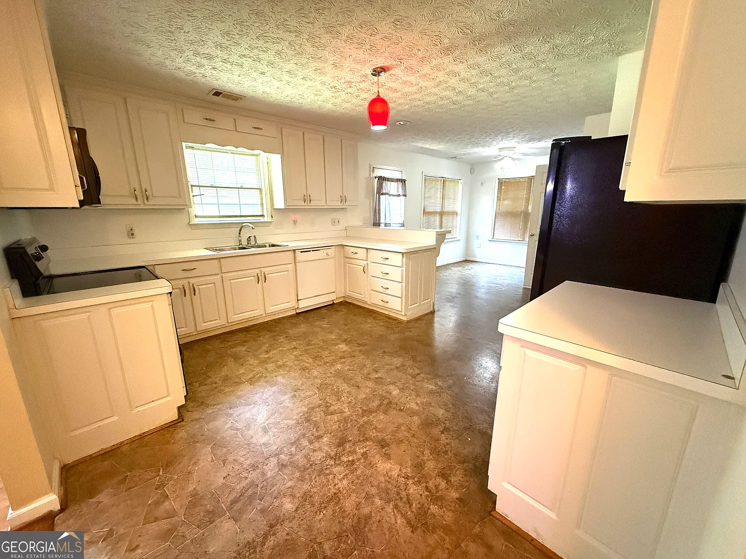 3 bed, 2.0 bath, 1838 sqft, $1,900 — Photo 4