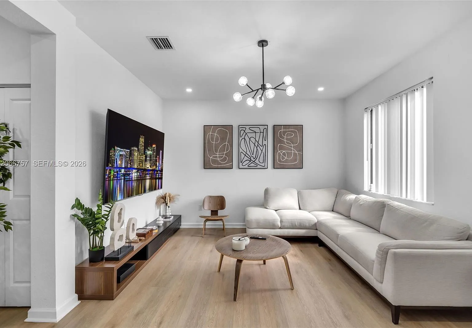 3 bed, 2.5 bath, 1485 sqft, $3,500 — Photo 3