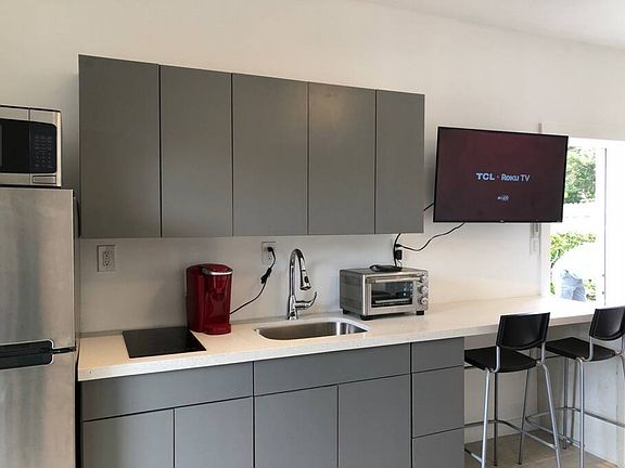 2nd image of 1550 Argyle Dr #2